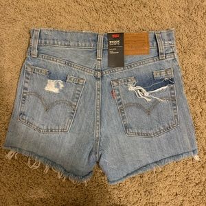 High waisted Levi shorts
